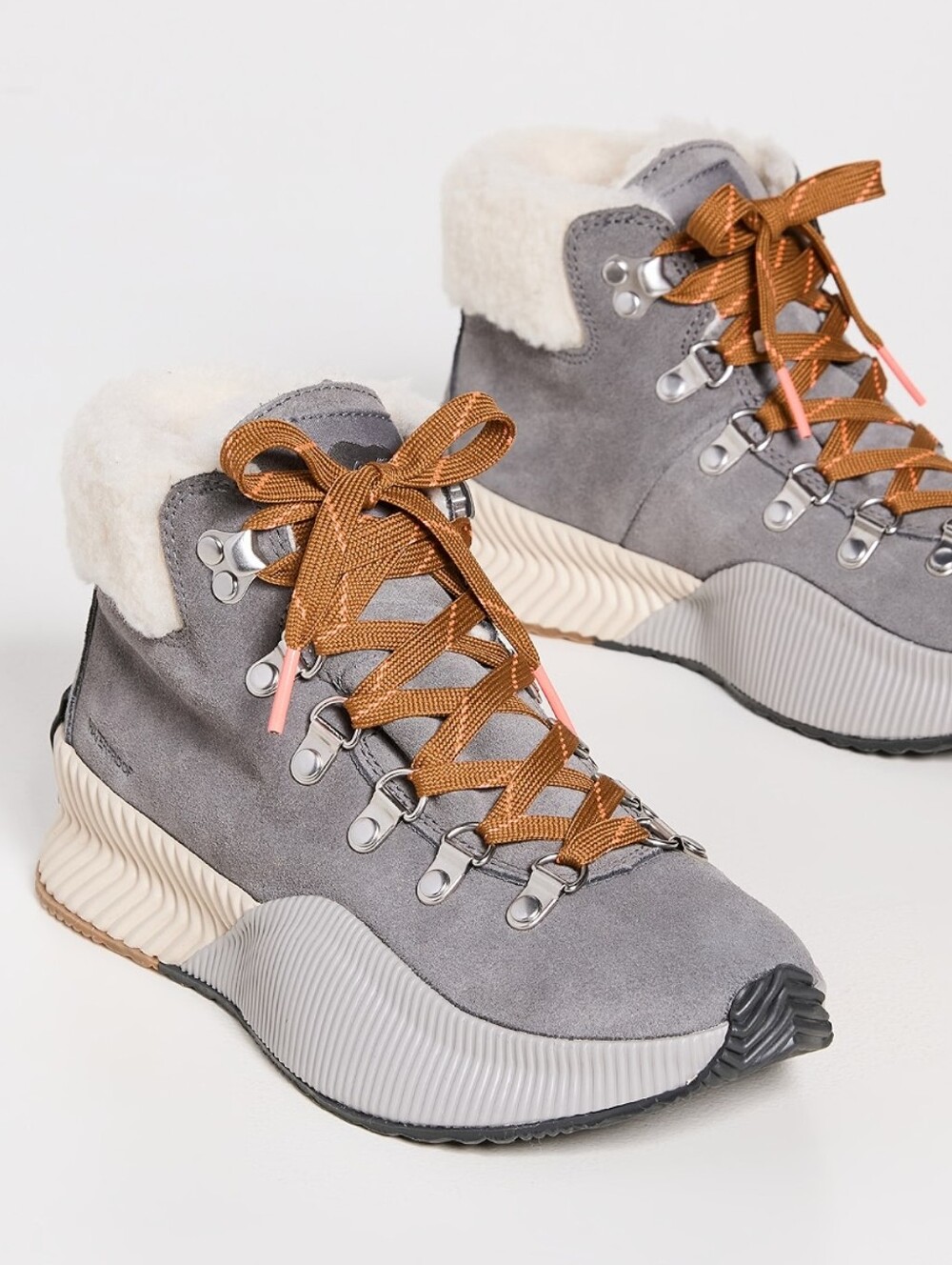 Sorel Out and About III Conquest in Quarry Fawn